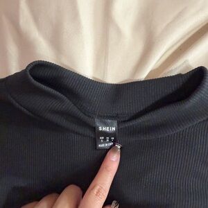 SHEIN Black Ribbed Knit Top